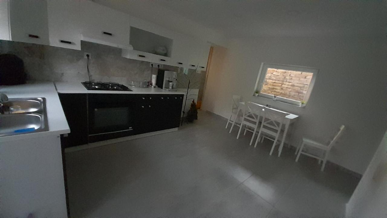 Апартаменты Horvath Apartman Кестхей Экстерьер фото